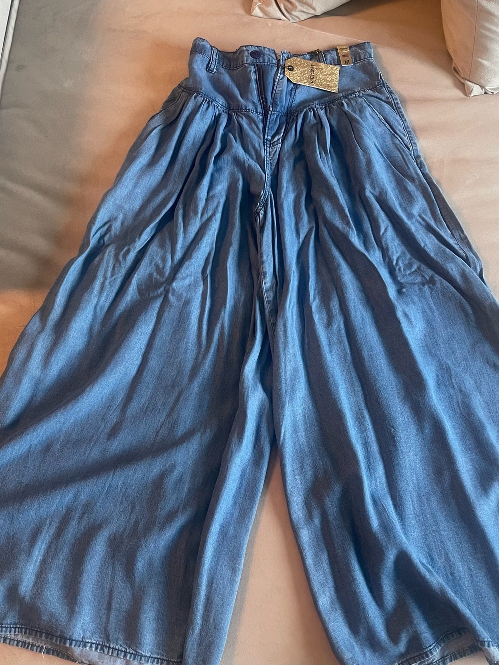 Vibrant Denim-Style Wide-Leg Chinos in Blue